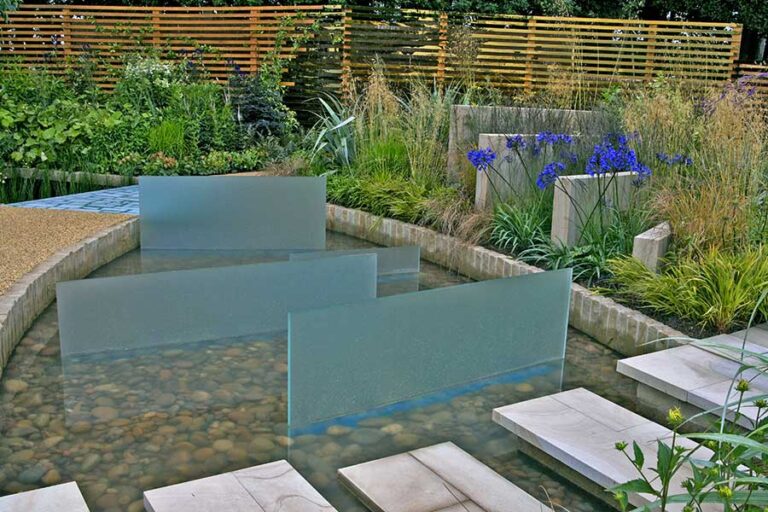 How To Use Glass In The Garden 